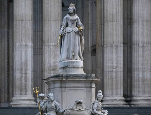 Marble statue in front of the entrance to St. Paul's Cathedral
