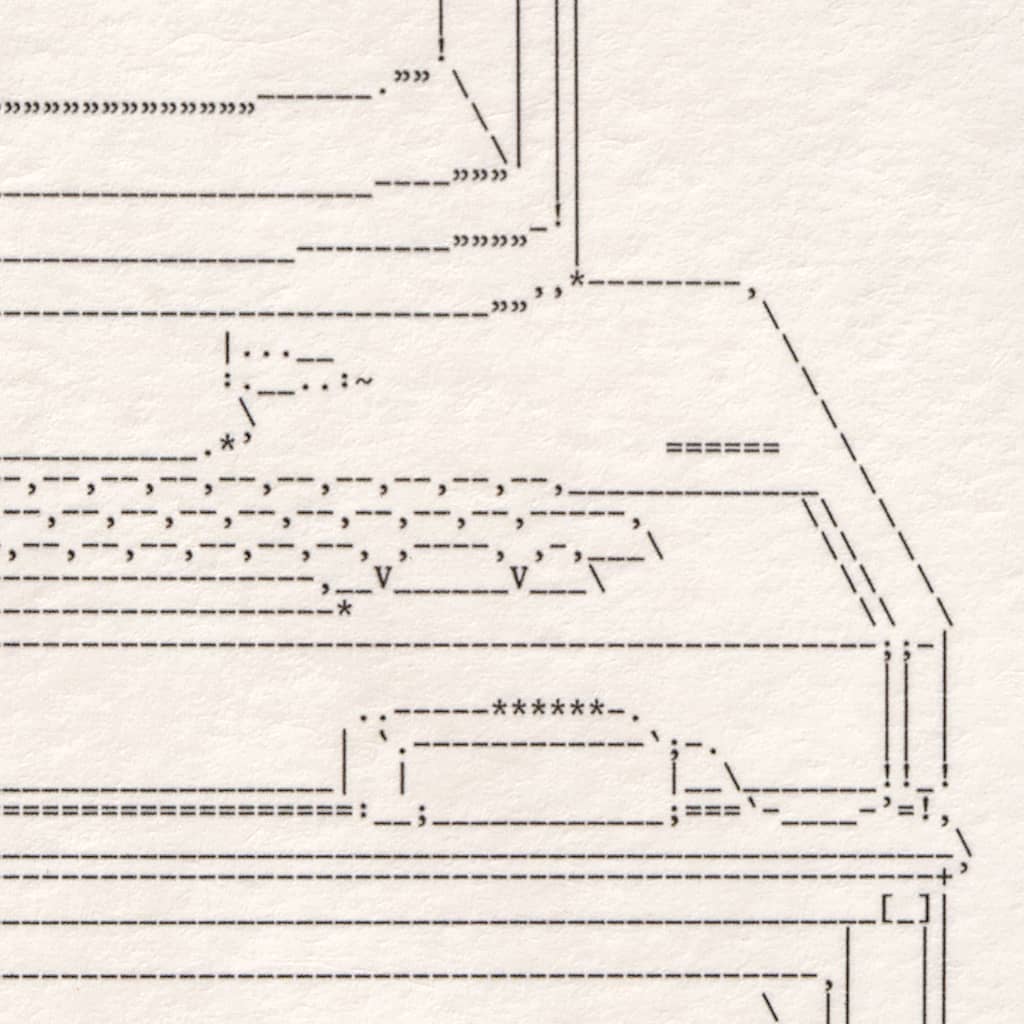 Close-up of the middle section, showing the keyboard and mouse